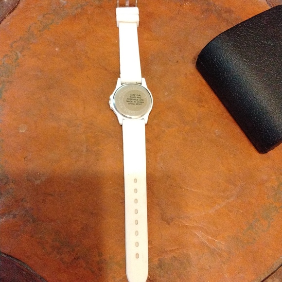 Women's NWOT Fleur de Lis White/Silver Rhinestone Encrusted watch w/ Sport Band - Picture 4 of 6